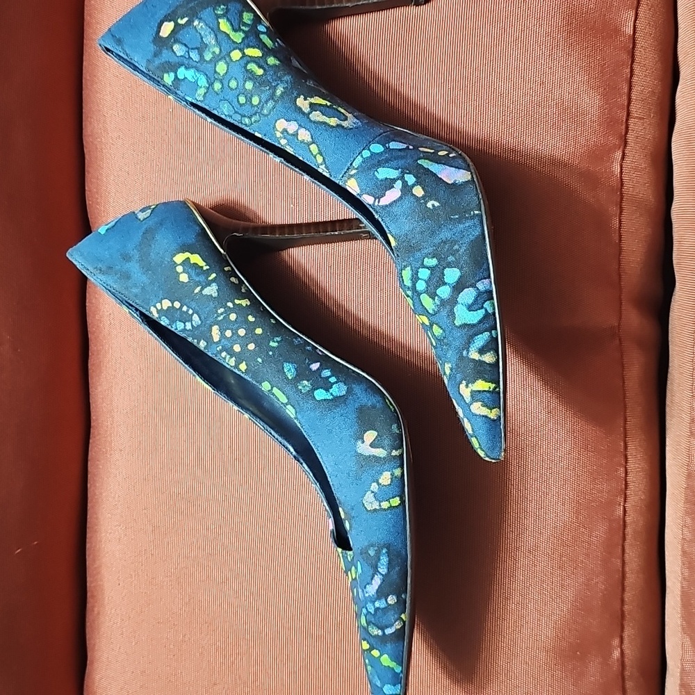 Ralph LAUREN Blue Patterned Women's Heels With Gold Embellishment - Picture 5 of 5